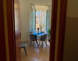 NIMPHAEA BLUE APARTMENT - Elegant Central Flat, Walk to Beach & Train Station