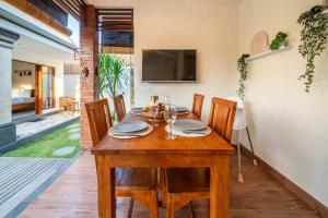 Stylish 3 BR Villa Near Canggu