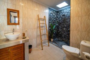 Stylish 3 BR Villa Near Canggu