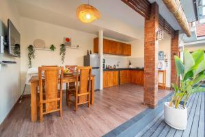 Stylish 3 BR Villa Near Canggu