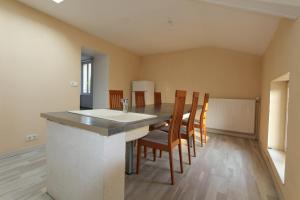 20 min Puy du F ou maison entiere 3 chambres 9 personnnes MAULEON