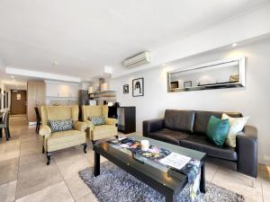 Birds-eye canal view - Walk to CTICC and V&A Waterfront!