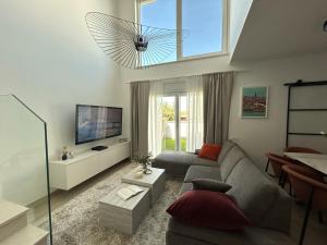 Villa Maksan - Sea View, Jacuzzi & BBQ Garden