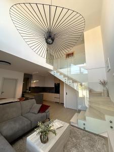 Villa Maksan - Sea View, Jacuzzi & BBQ Garden