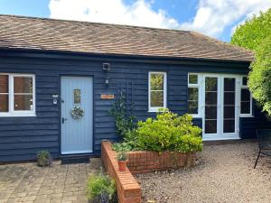 Secluded Countryside Retreat for Four, Gloucester