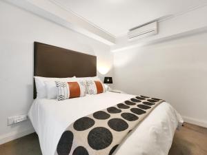 Birds-eye canal view - Walk to CTICC and V&A Waterfront!