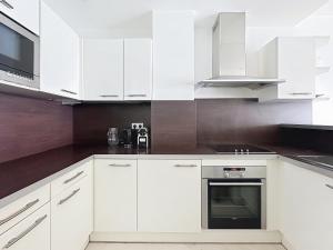 Beachfront 2-bedroom apartment with balcony