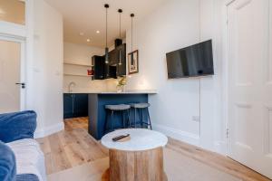 Bright & Elegant Portobello Stay