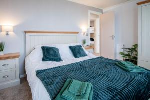 Swallow Lodge - 3 Bedroom Lodge - Wisemans Bridge