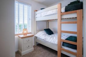 Swallow Lodge - 3 Bedroom Lodge - Wisemans Bridge