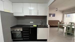 Apartamento con vistas al mar y a la montaña AV-26