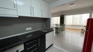 Apartamento con vistas al mar y a la montaña AV-26