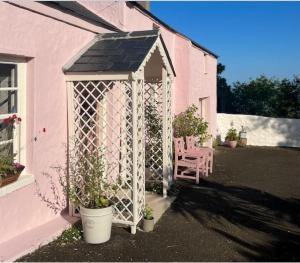 The Pink Cottage upstairs suite & Garden Summer Room