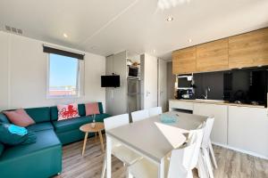 Maisons de vacances Charmant Bungalow Neuf Terrasse Jardin au calme : photos des chambres