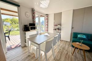 Maisons de vacances Charmant Bungalow Neuf Terrasse Jardin au calme : photos des chambres