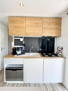 Maisons de vacances Charmant Bungalow Neuf Terrasse Jardin au calme : photos des chambres