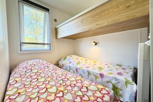 Maisons de vacances Charmant Bungalow Neuf Terrasse Jardin au calme : photos des chambres