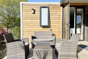 Maisons de vacances Charmant Bungalow Neuf Terrasse Jardin au calme : photos des chambres