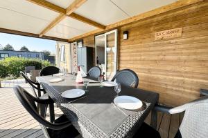 Maisons de vacances Charmant Bungalow Neuf Terrasse Jardin au calme : photos des chambres