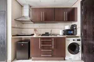 Silkhaus Spacious Studio near Almas West Lake