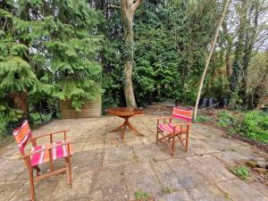 Single room with private sitting room near station