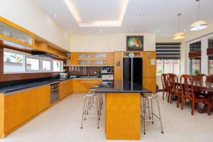 Villa Hồ Bơi RỘNG Trung Tâm Bãi Trước