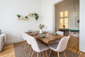 Hamburg City Apartment auf 120qm mit Billardtisch für bis zu 9 Gäste