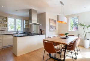 Large home to sleep 8 in Kenmare. Free use of pool onsite