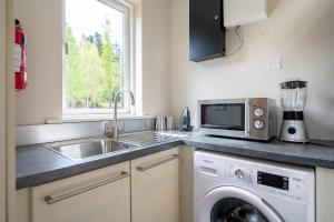 Large home to sleep 8 in Kenmare. Free use of pool onsite