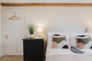 Mulberry Cottage - Stunning 5 Bed in Wiltshire!