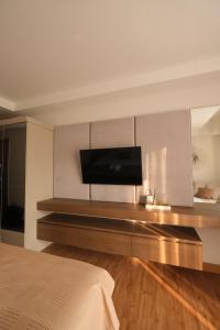 Kael Studio Apartment - King Bed and Sofa Bed