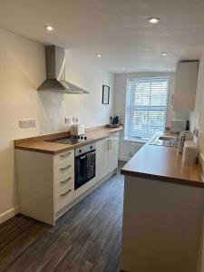 Modern Flat on Ilfracombe High St sleeps 4