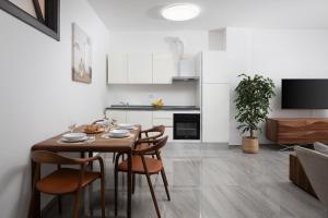 Modern City Center Apartment