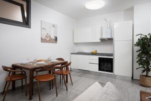 Modern City Center Apartment