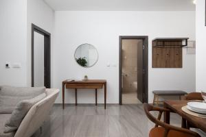 Modern City Center Apartment