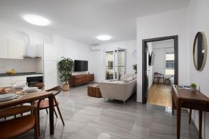 Modern City Center Apartment