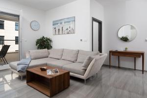 Modern City Center Apartment