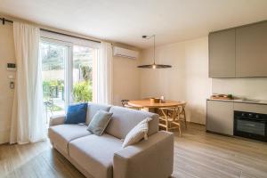 Guest Host Stylish two-room apt in villa with pool