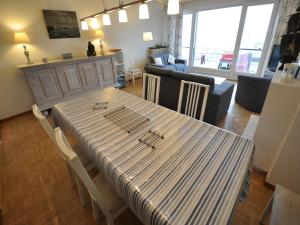 Apartment in Duinbergen near Sandy Beach