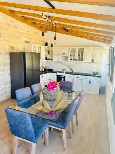 Milton holiday house