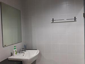 Neo2 condo 407