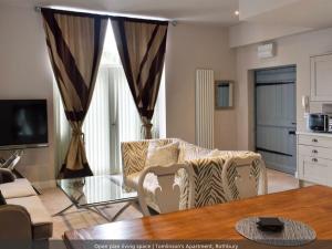 Tomlinsons apartments no 2