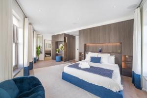 Brand New Refurbishment Townhouse in Notting Hill near Portobello Road with AC Air Conditioning & Roof Terrace