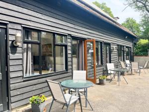 Charming Studio in West Sussex Countryside