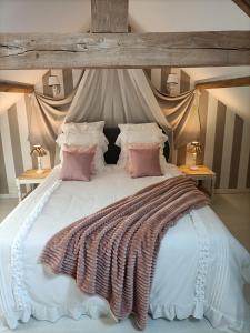 Maisons d'hotes La Grange Aux Hirondelles - Chambre romantique : photos des chambres