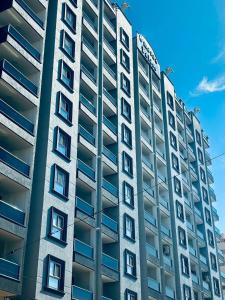 Private Room in shared apartment with Sea View Balcony