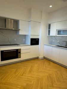 5 Star Luxury 3BR Apartment on The Palm with Huge Pool and Beach