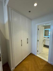 5 Star Luxury 3BR Apartment on The Palm with Huge Pool and Beach