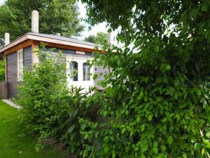Kampeerhut met gedeeld sanitair