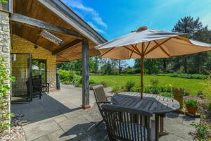 Eco 2-Bed Bungalow with Biodiverse Garden & Solar